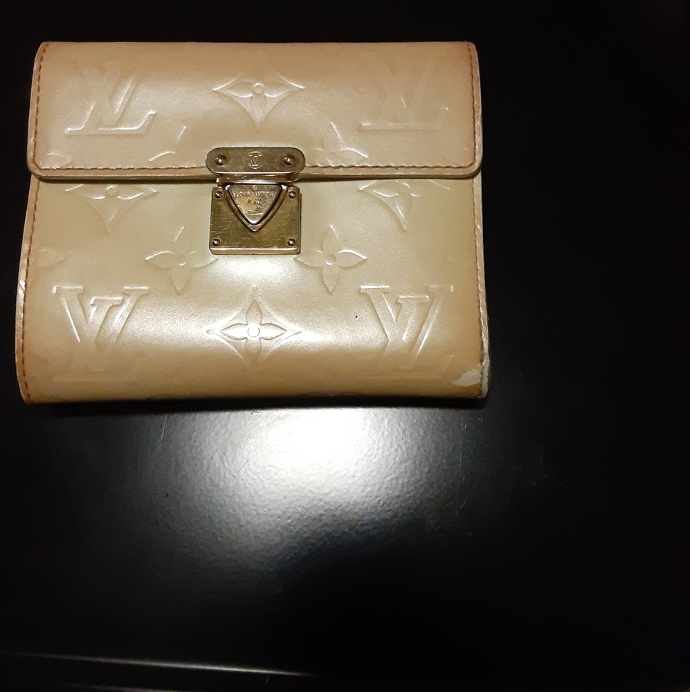 Louis Vuitton  Paris Wallet - Picture 5 of 16